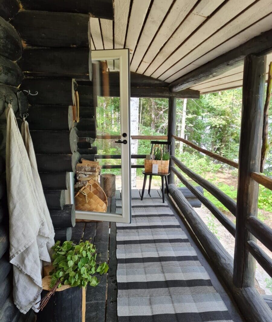 Villa Armas terassi kesällä