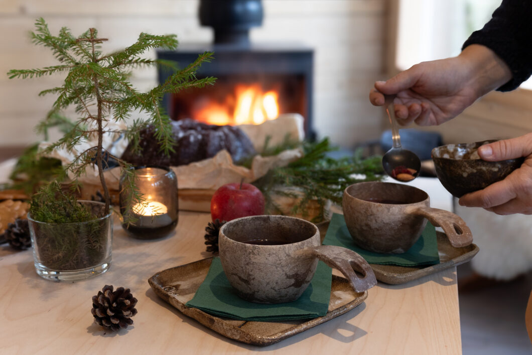Jouluinen kattaus, takkatuli ja glögi - Jouluntunnelmaa Hawkhillillä - Lahjakortti